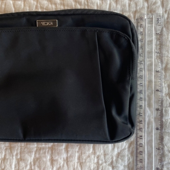 Tumi Black Crossbody/Belt/Bum/Waist Bag, Used 2x, Like New - Picture 6 of 6